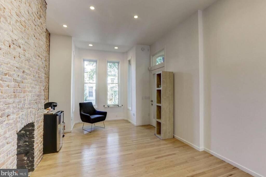 Lofty Dc Sanctuary Appartement Washington Buitenkant foto